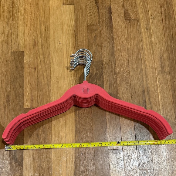 Clutter Free | Set of Pink Velvet Hangers - Picture 11 of 11